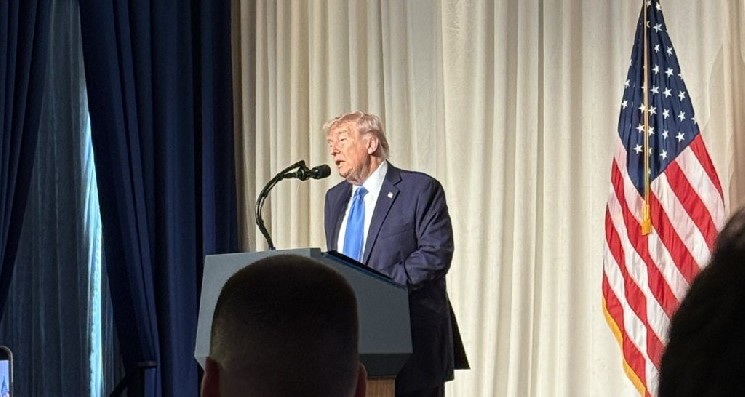 Настал давно ожидаемый день! Дональд Трамп выступил на встрече по криптографическим валютам! Вот детали